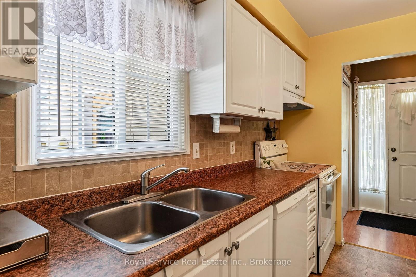 32 HEWSON DRIVE - 14