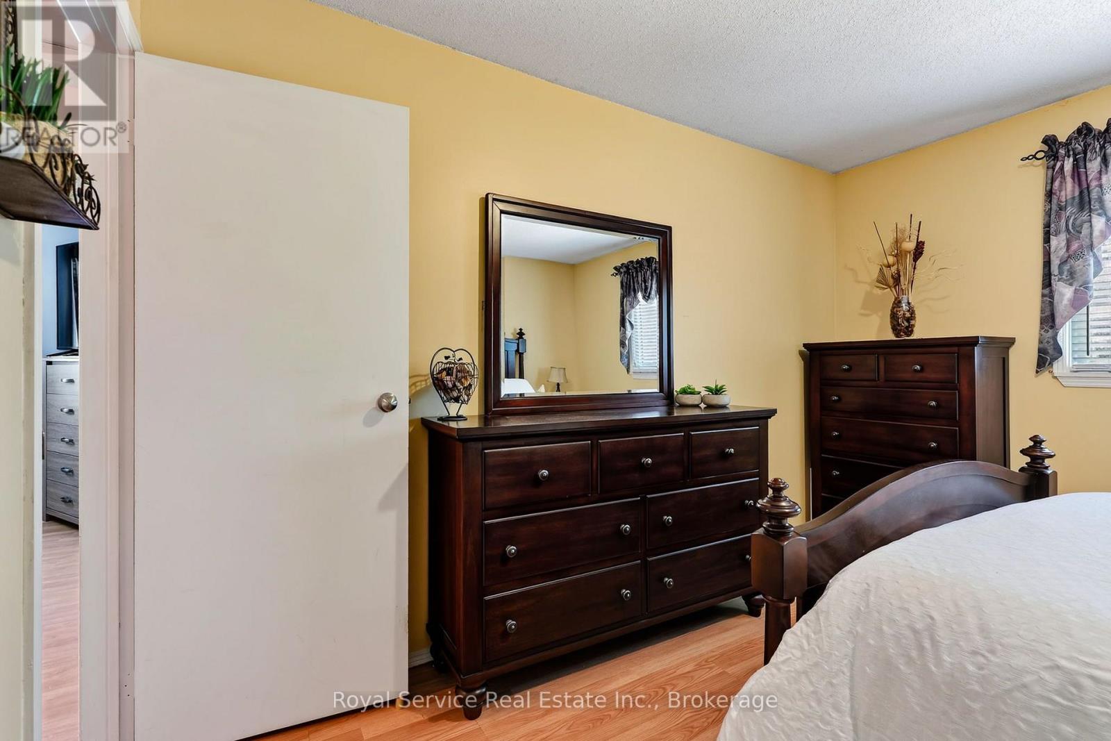 32 HEWSON DRIVE - 20
