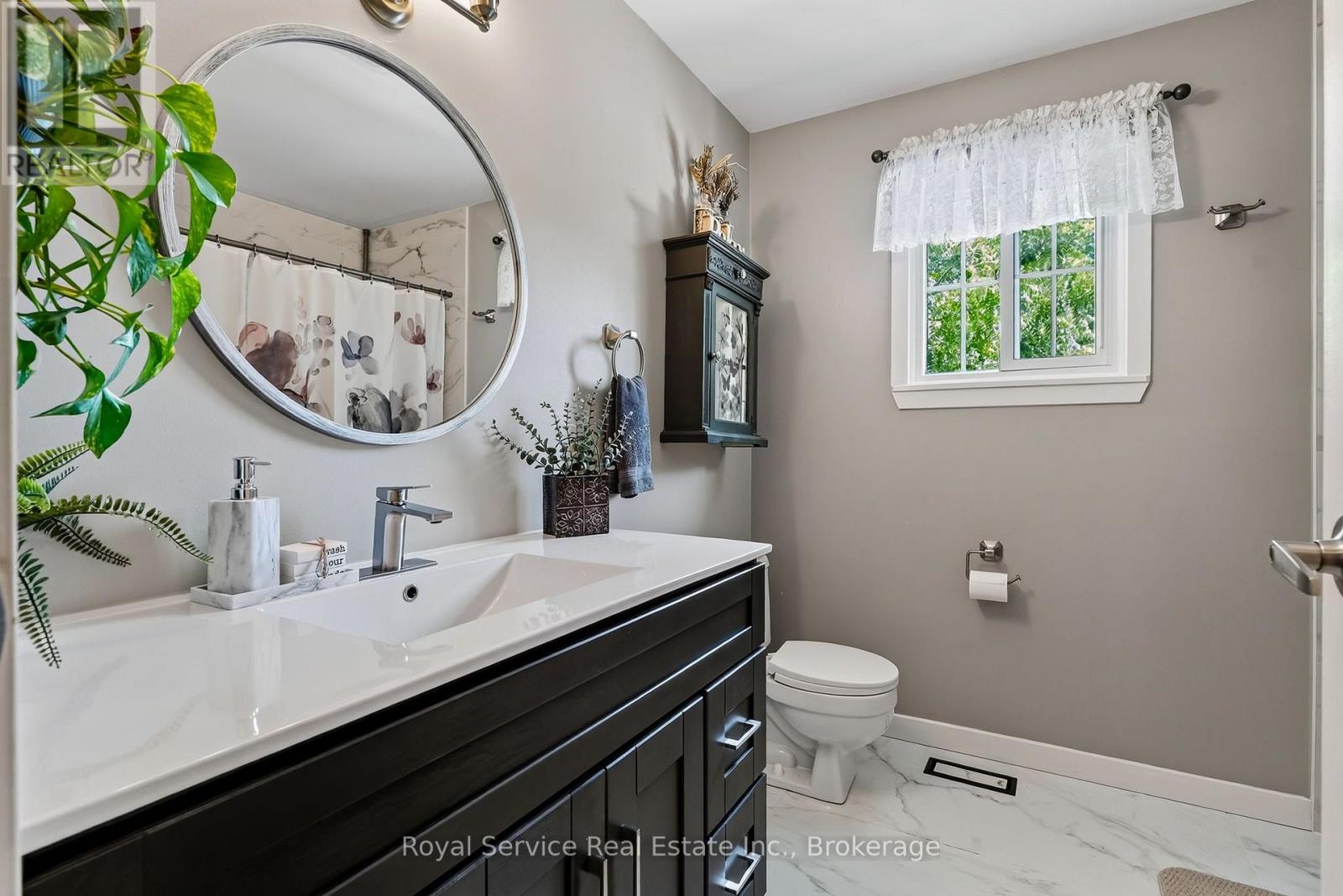 32 HEWSON DRIVE - 21