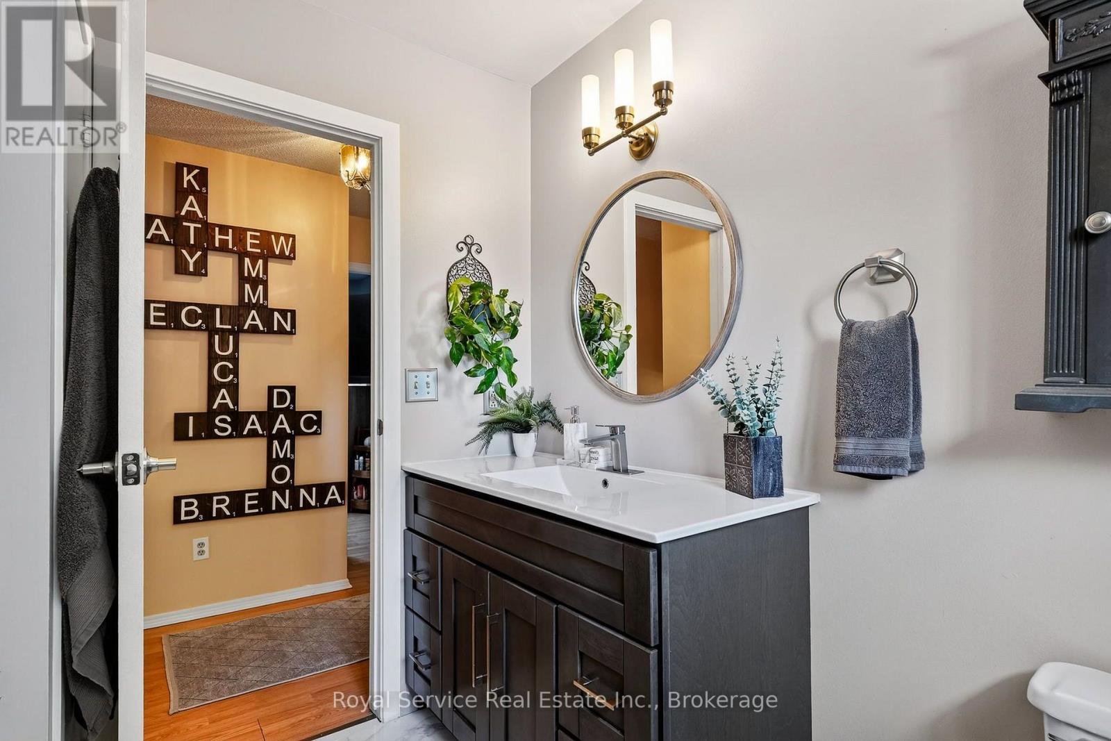 32 HEWSON DRIVE - 23
