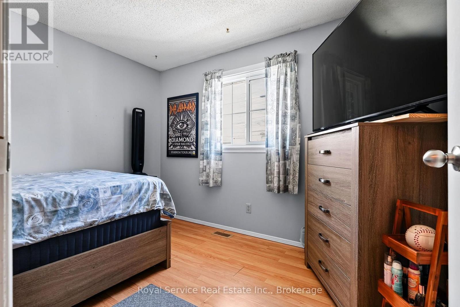 32 HEWSON DRIVE - 26