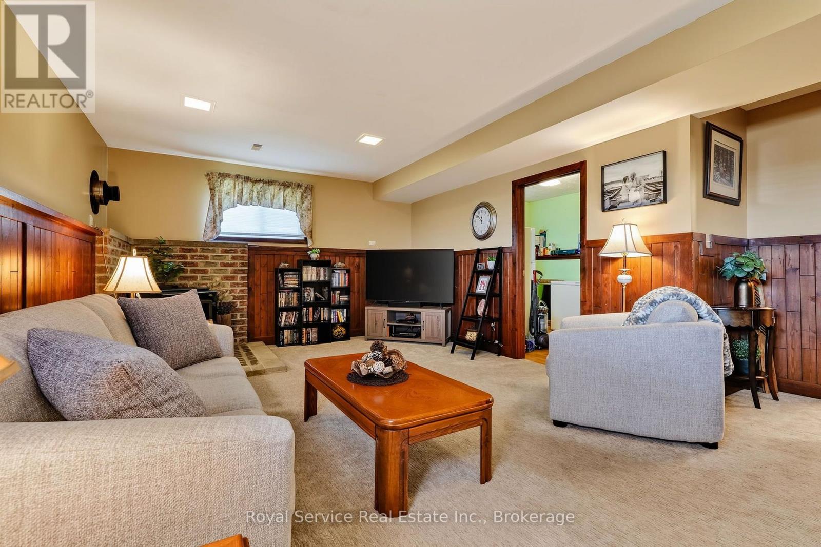 32 HEWSON DRIVE - 29