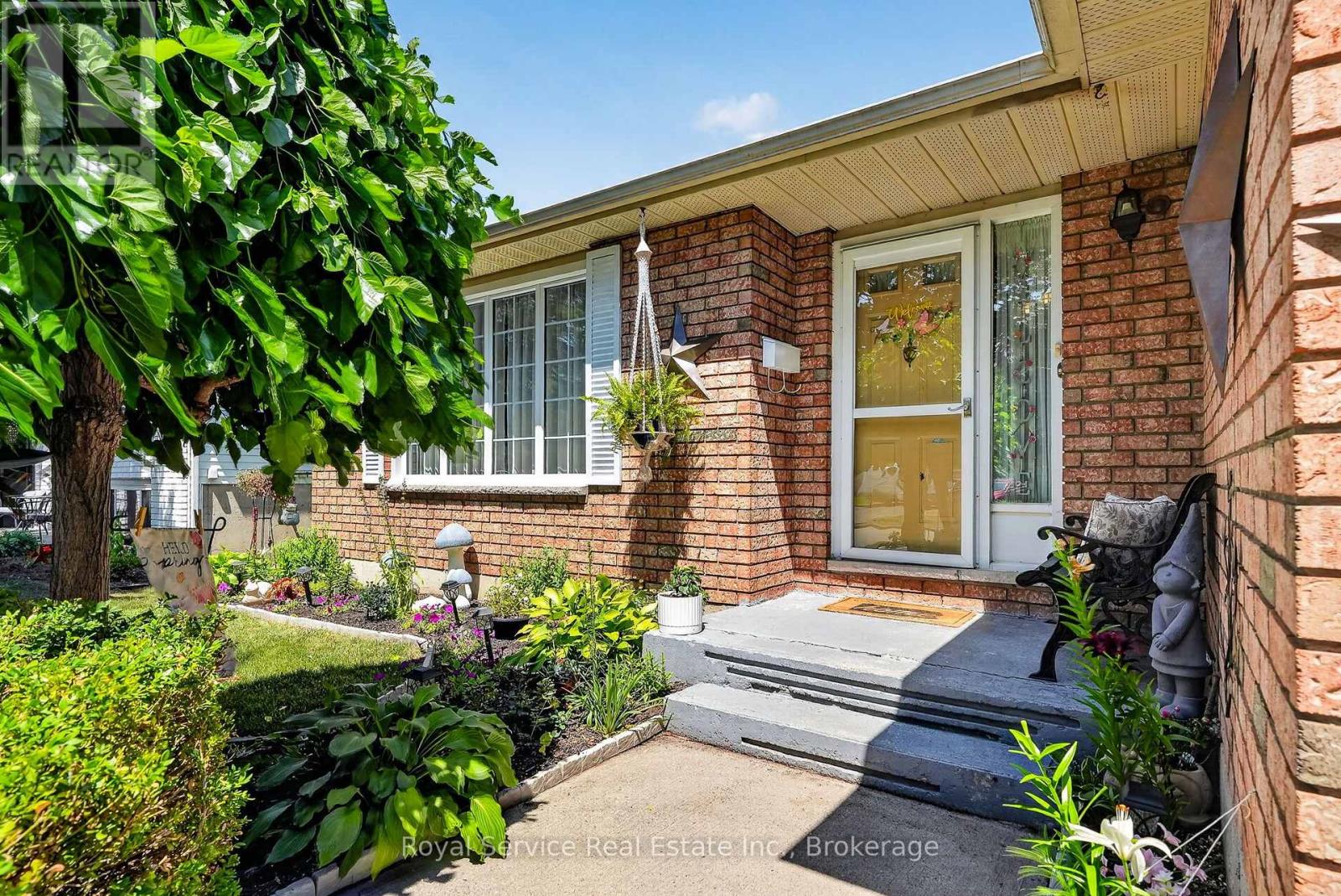 32 HEWSON DRIVE - 3