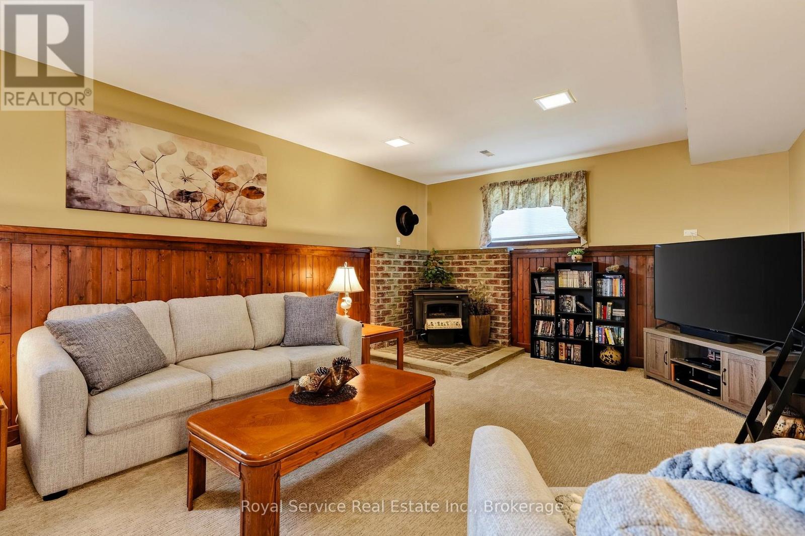 32 HEWSON DRIVE - 31