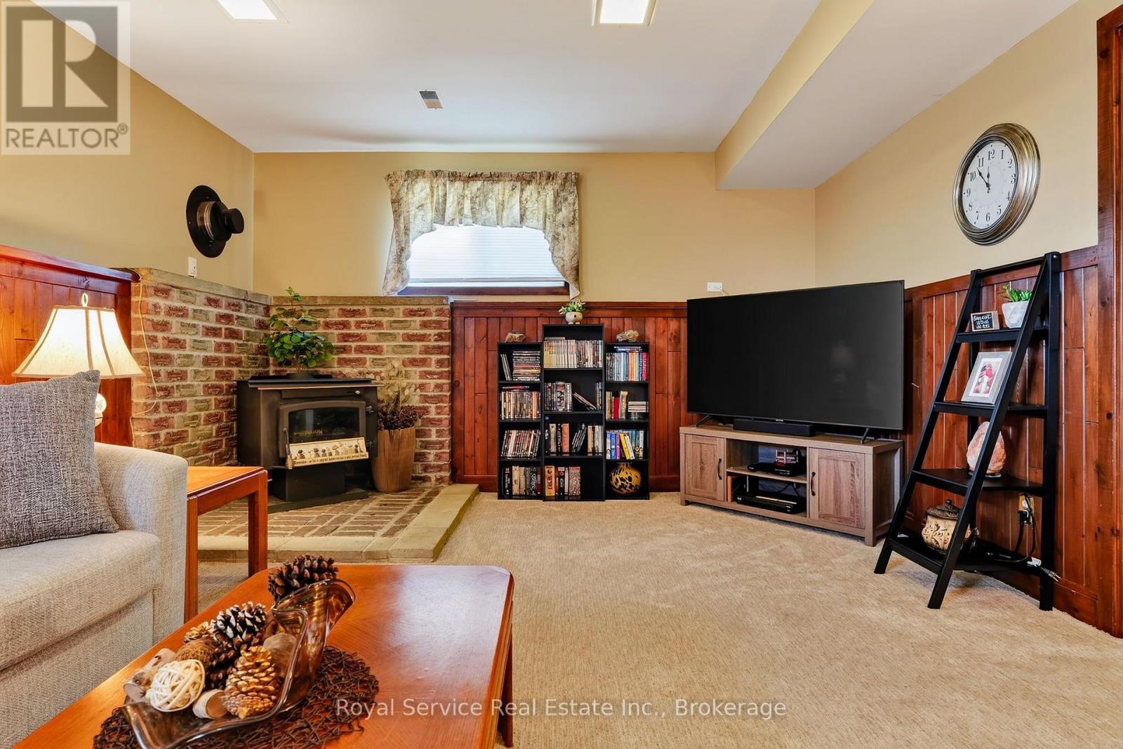 32 HEWSON DRIVE - 33
