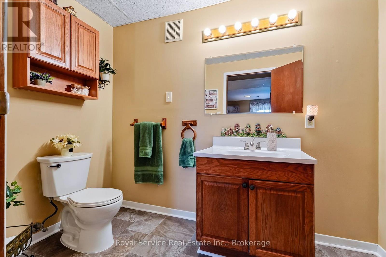 32 HEWSON DRIVE - 34