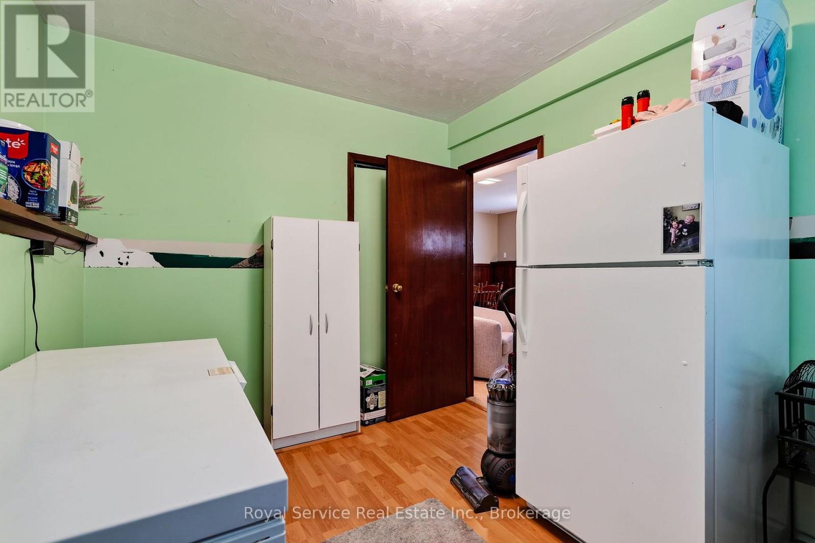 32 HEWSON DRIVE - 40