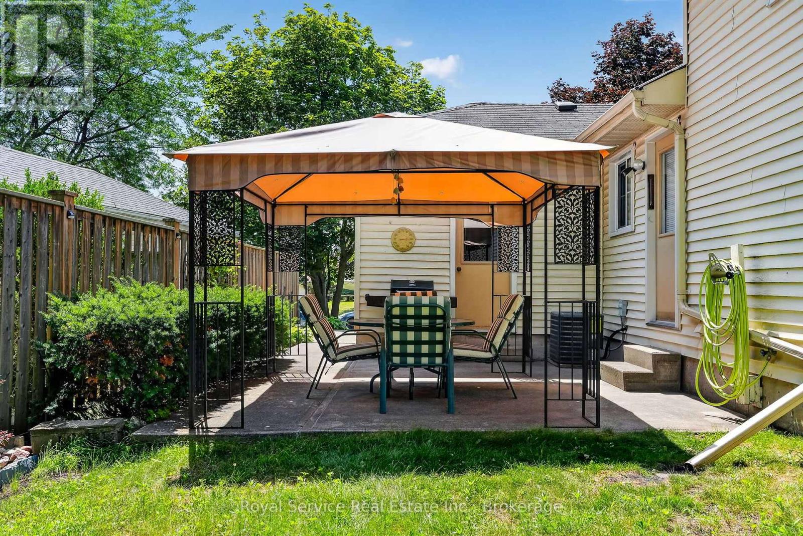 32 HEWSON DRIVE - 42