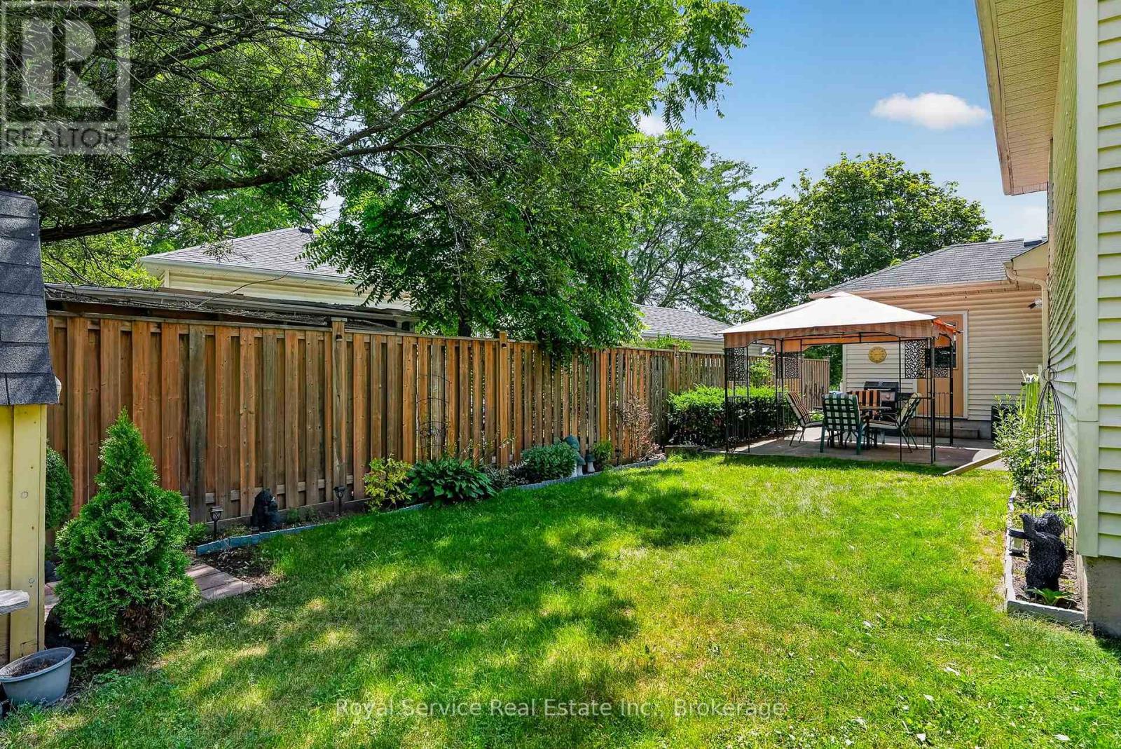 32 HEWSON DRIVE - 44