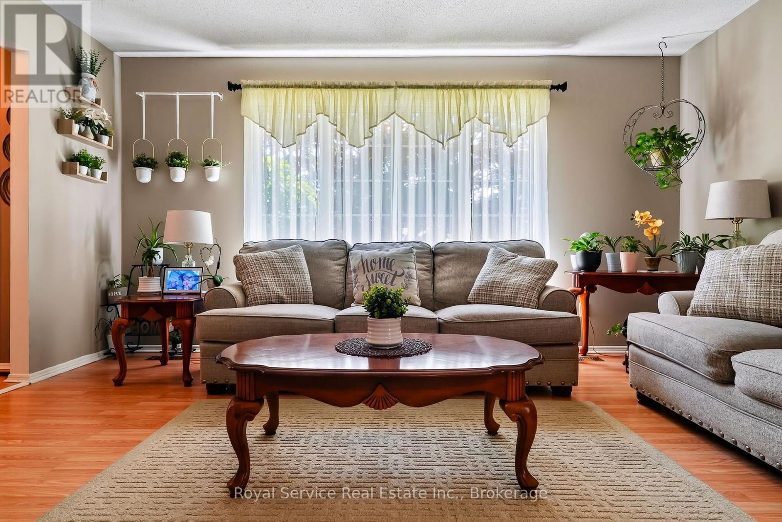 32 HEWSON DRIVE - 6