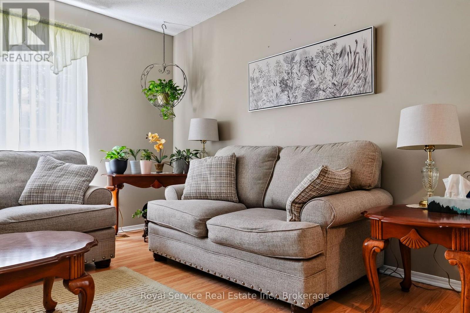 32 HEWSON DRIVE - 8