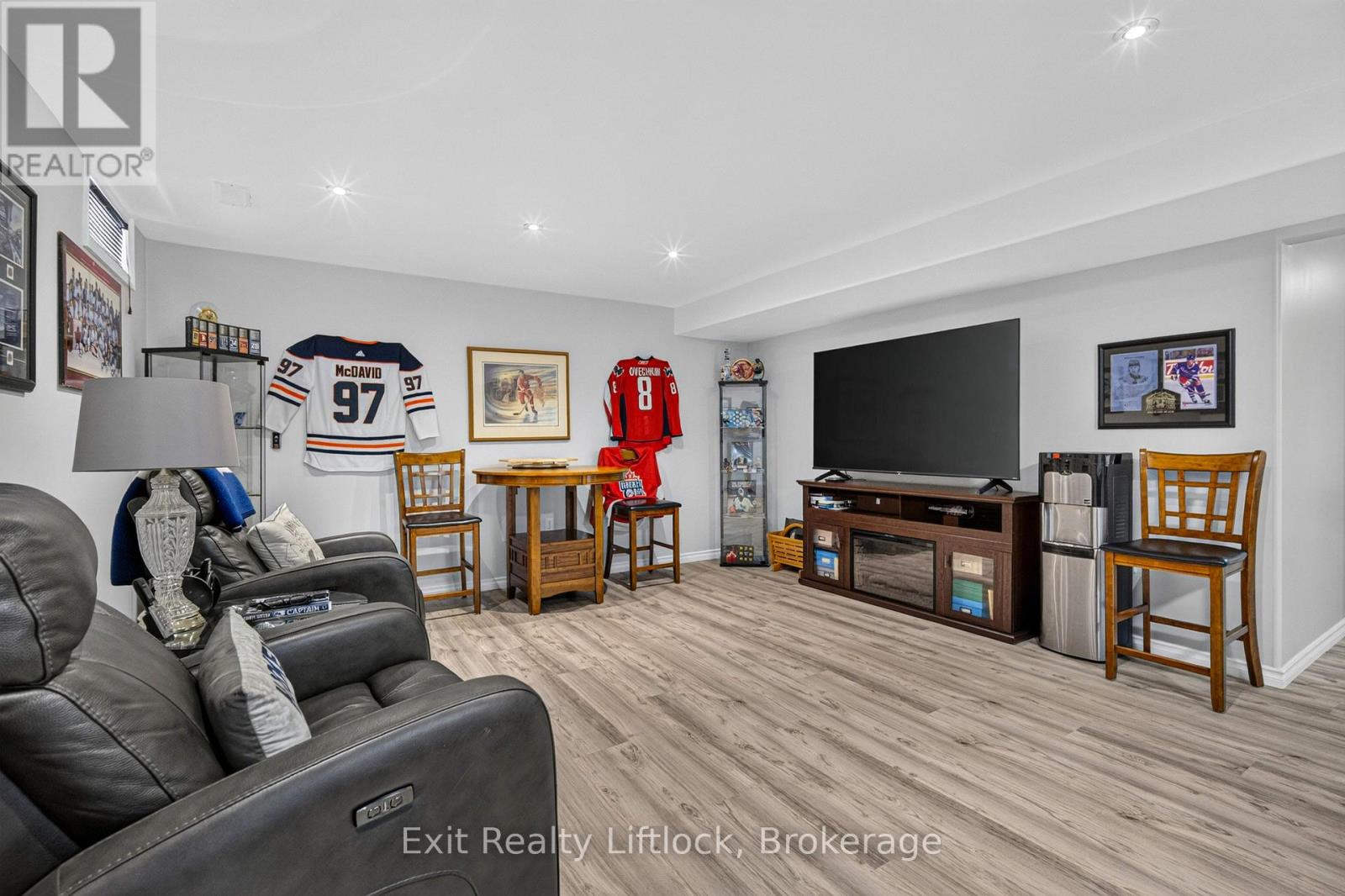 1 MCGREGOR COURT - 24