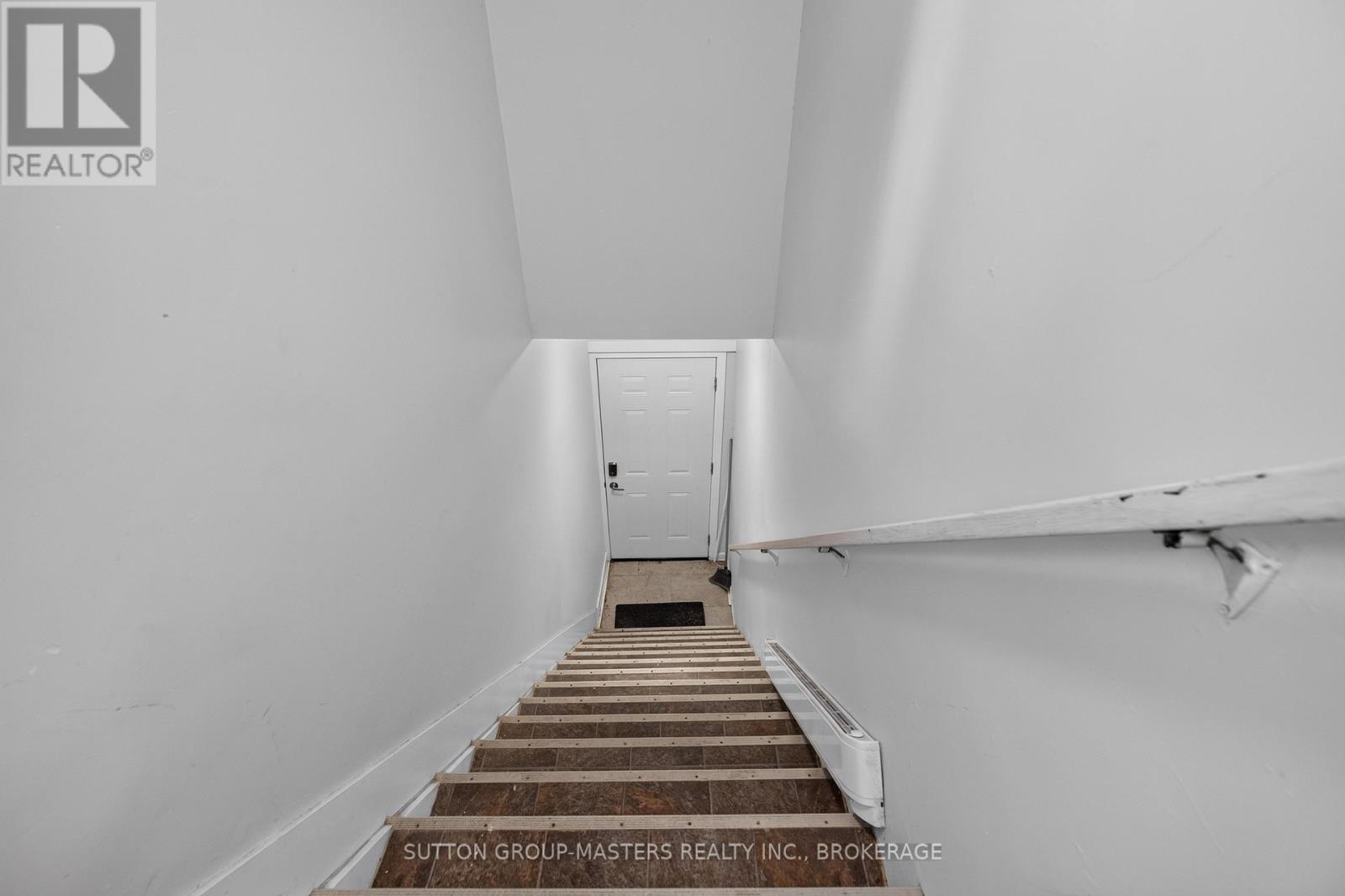 380 BARRIE STREET - 18