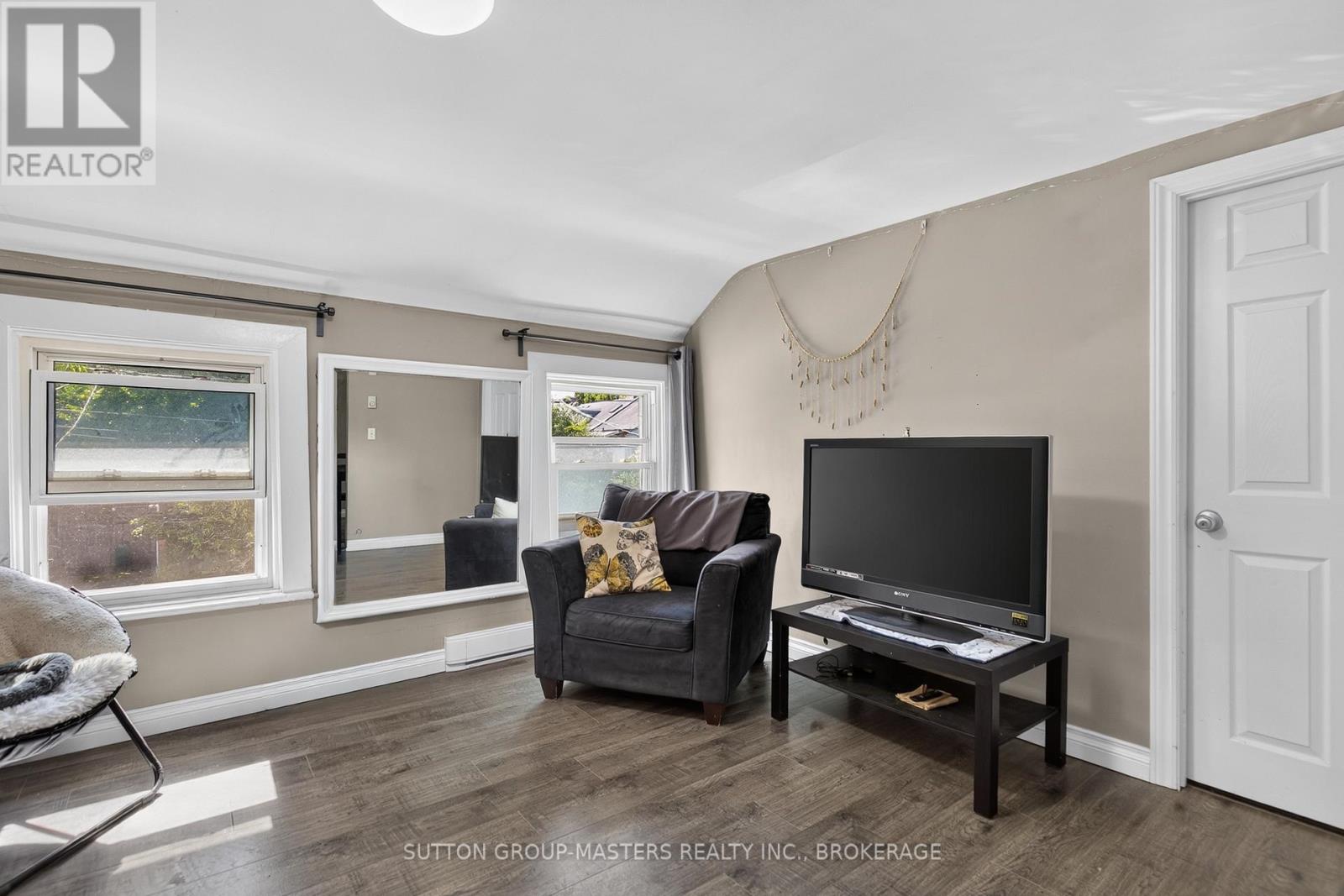 380 BARRIE STREET - 22