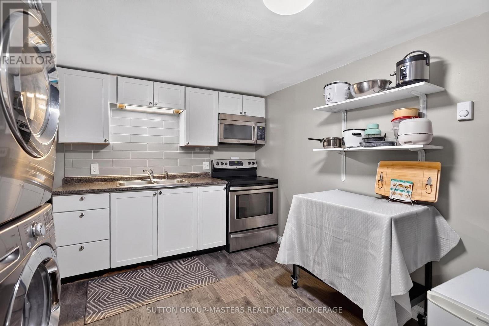 380 BARRIE STREET - 23