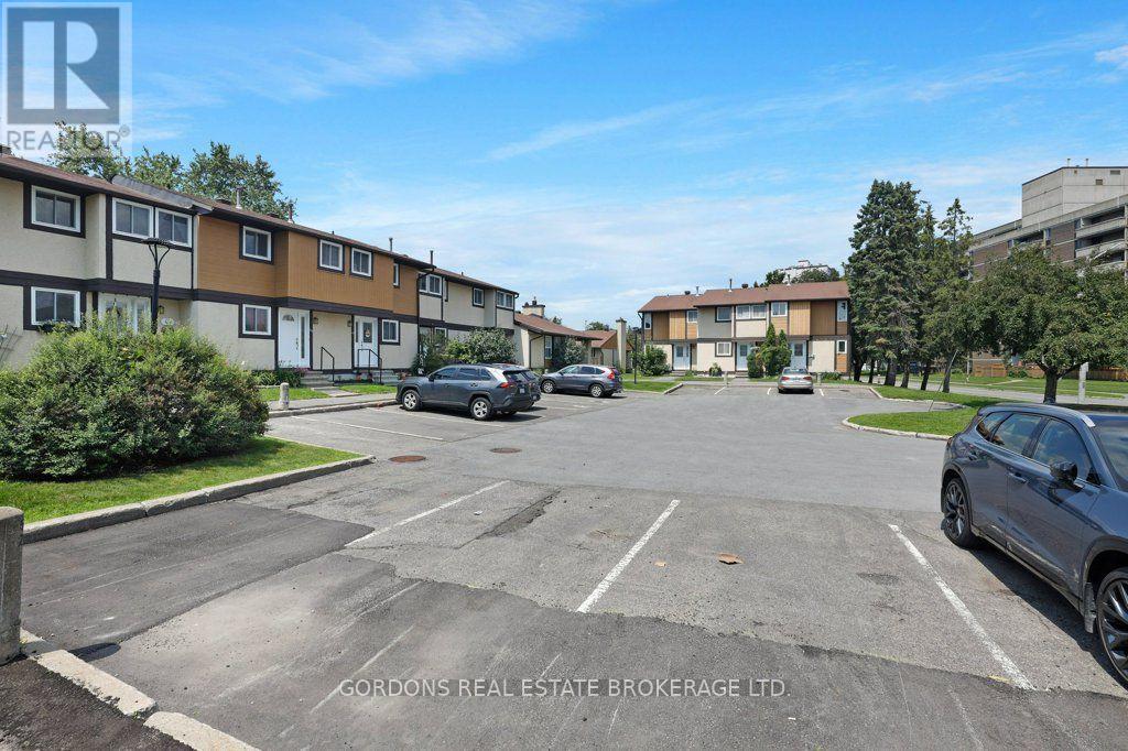 3 Bed, 2 Bath House for Sale in Ottawa – 53 – 3322 UPLANDS DRIVE, Ottawa – MLS# X13582934 - Image 11