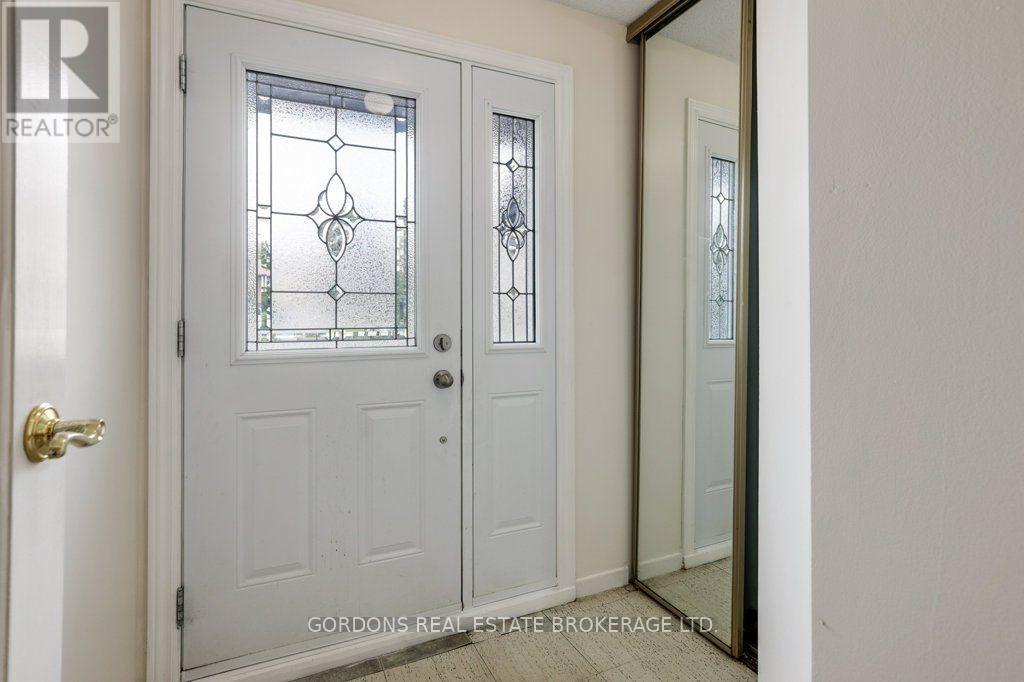 3 Bed, 2 Bath House for Sale in Ottawa – 53 – 3322 UPLANDS DRIVE, Ottawa – MLS# X13582934 - Image 13
