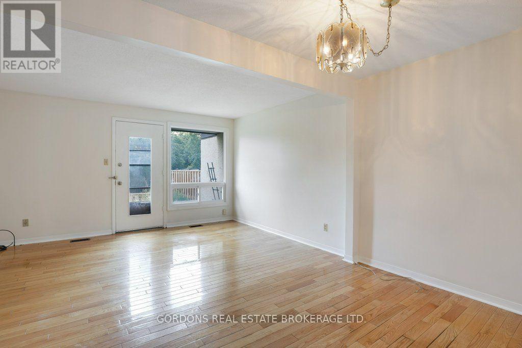 3 Bed, 2 Bath House for Sale in Ottawa – 53 – 3322 UPLANDS DRIVE, Ottawa – MLS# X13582934 - Image 19