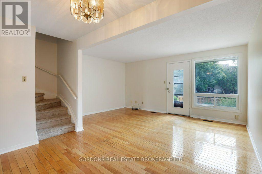 3 Bed, 2 Bath House for Sale in Ottawa – 53 – 3322 UPLANDS DRIVE, Ottawa – MLS# X13582934 - Image 20