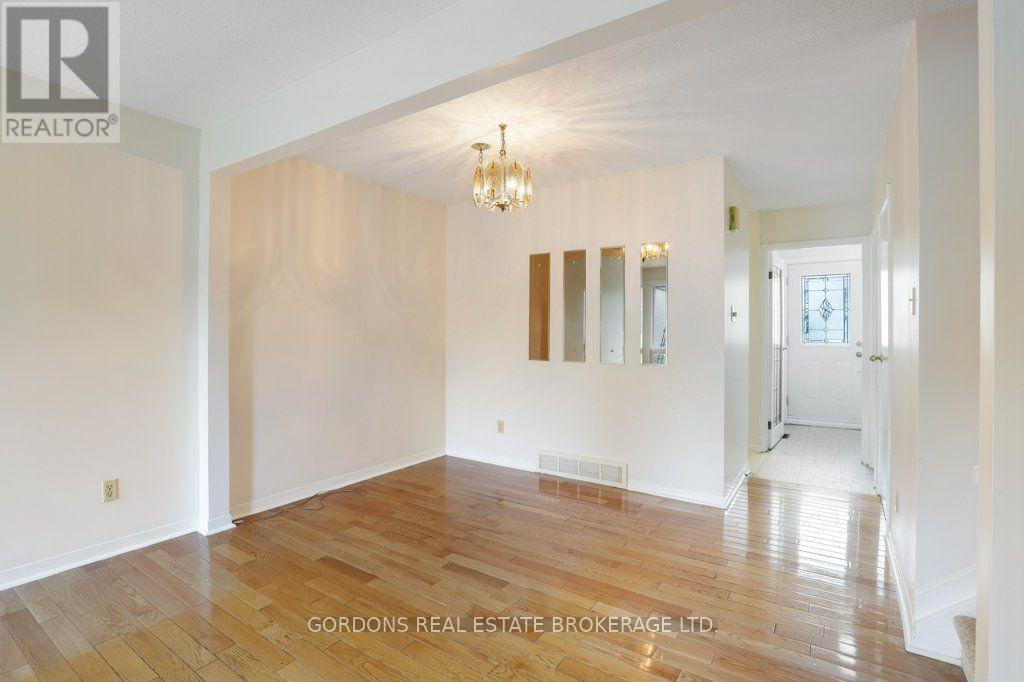 3 Bed, 2 Bath House for Sale in Ottawa – 53 – 3322 UPLANDS DRIVE, Ottawa – MLS# X13582934 - Image 23