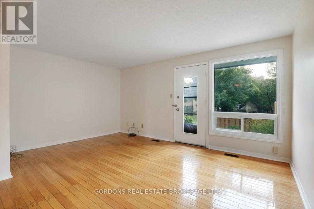 3 Bed, 2 Bath House for Sale in Ottawa – 53 – 3322 UPLANDS DRIVE, Ottawa – MLS# X13582934 - Image 25