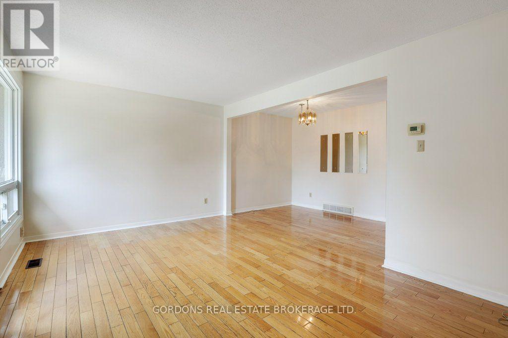 3 Bed, 2 Bath House for Sale in Ottawa – 53 – 3322 UPLANDS DRIVE, Ottawa – MLS# X13582934 - Image 28
