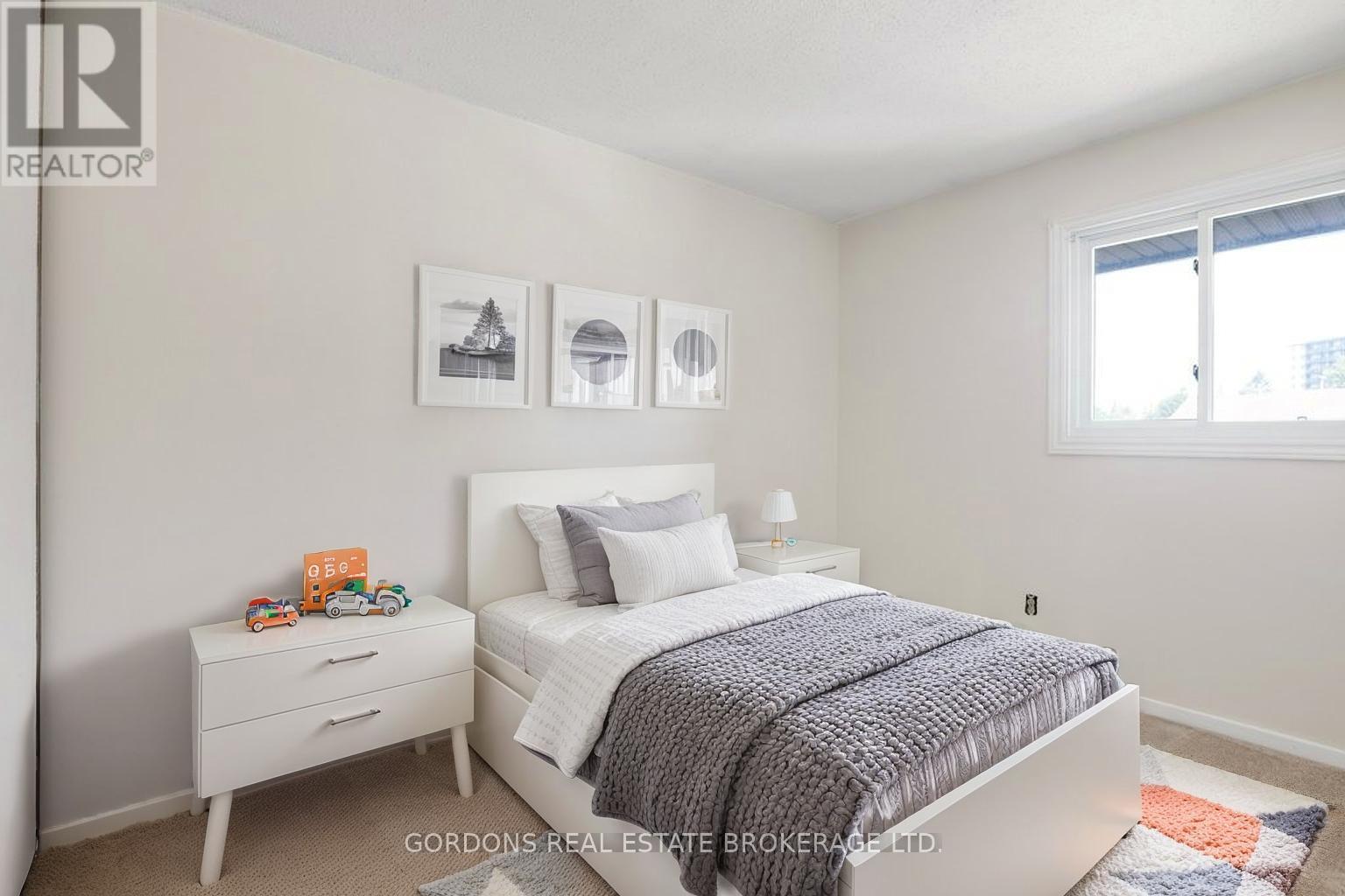3 Bed, 2 Bath House for Sale in Ottawa – 53 – 3322 UPLANDS DRIVE, Ottawa – MLS# X13582934 - Image 32