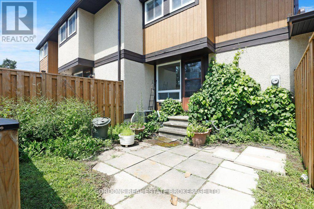 3 Bed, 2 Bath House for Sale in Ottawa – 53 – 3322 UPLANDS DRIVE, Ottawa – MLS# X13582934 - Image 7