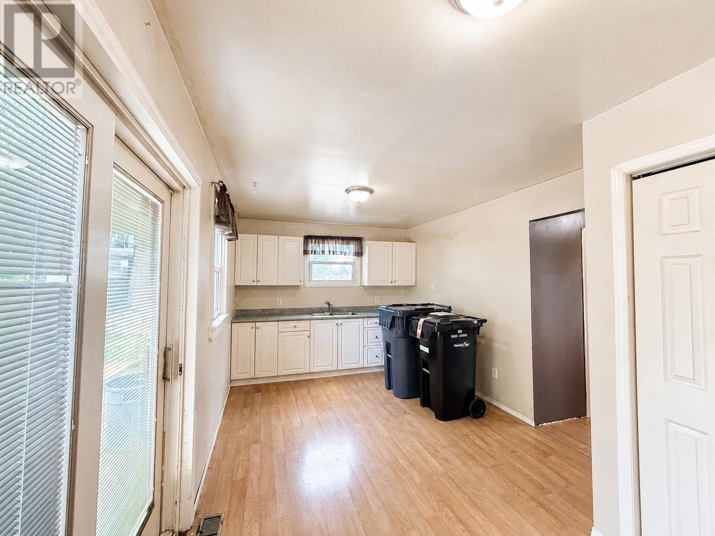 160 Bruce ST - 12