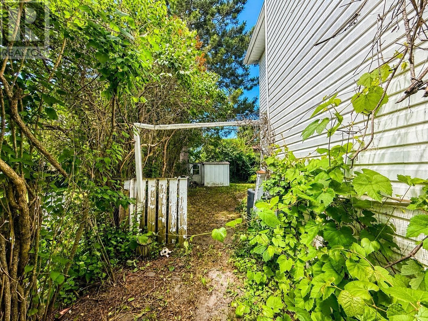 160 Bruce ST - 30