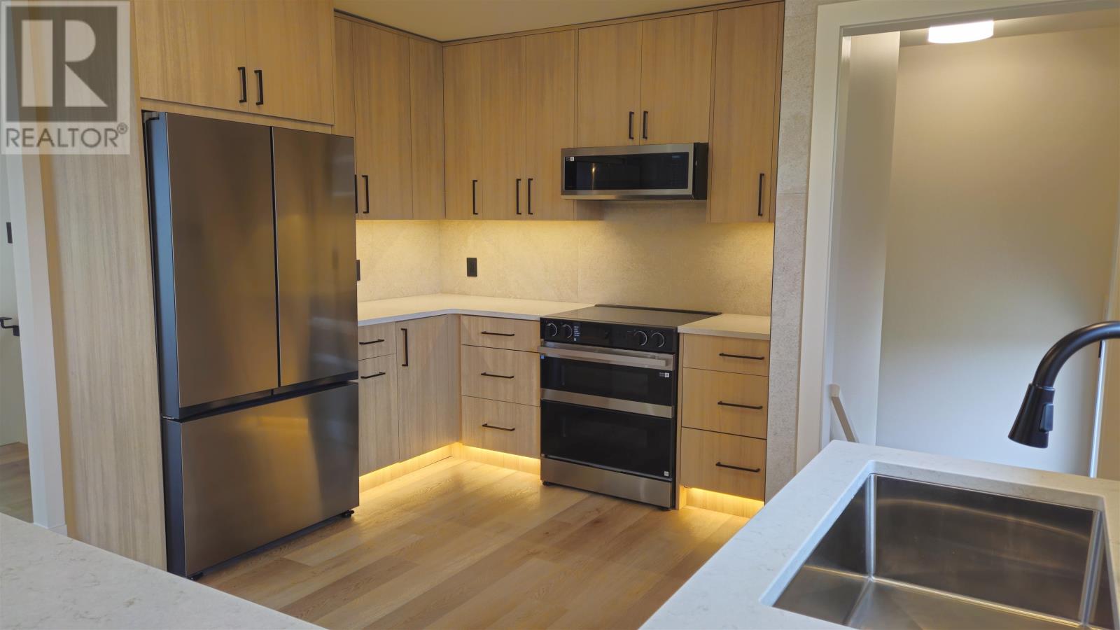 72 Brent ST - 5