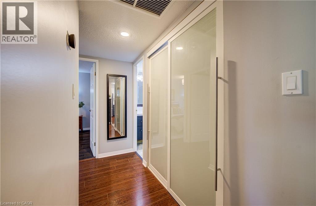 #401 260 SHELDON Avenue N - 19