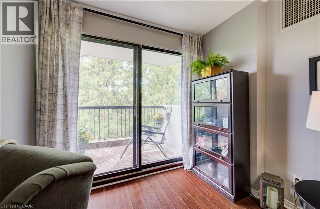 #401 260 SHELDON Avenue N - 17