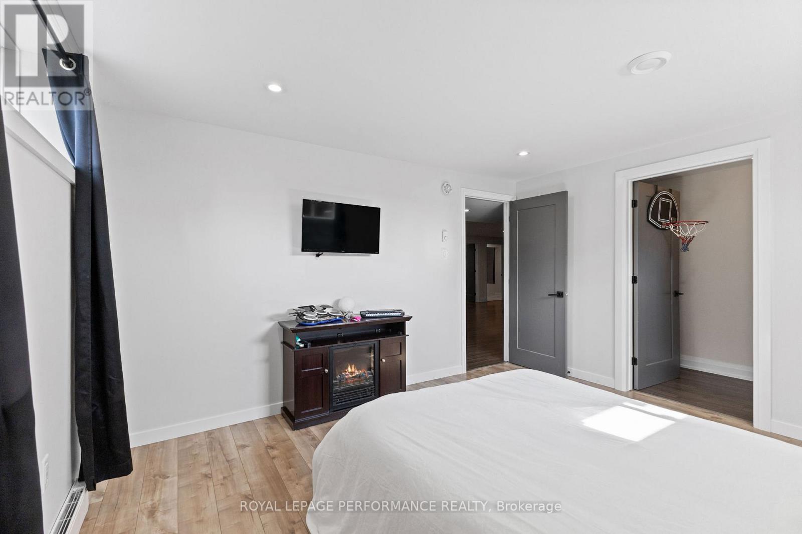 187 GRAND TRONC STREET - 33