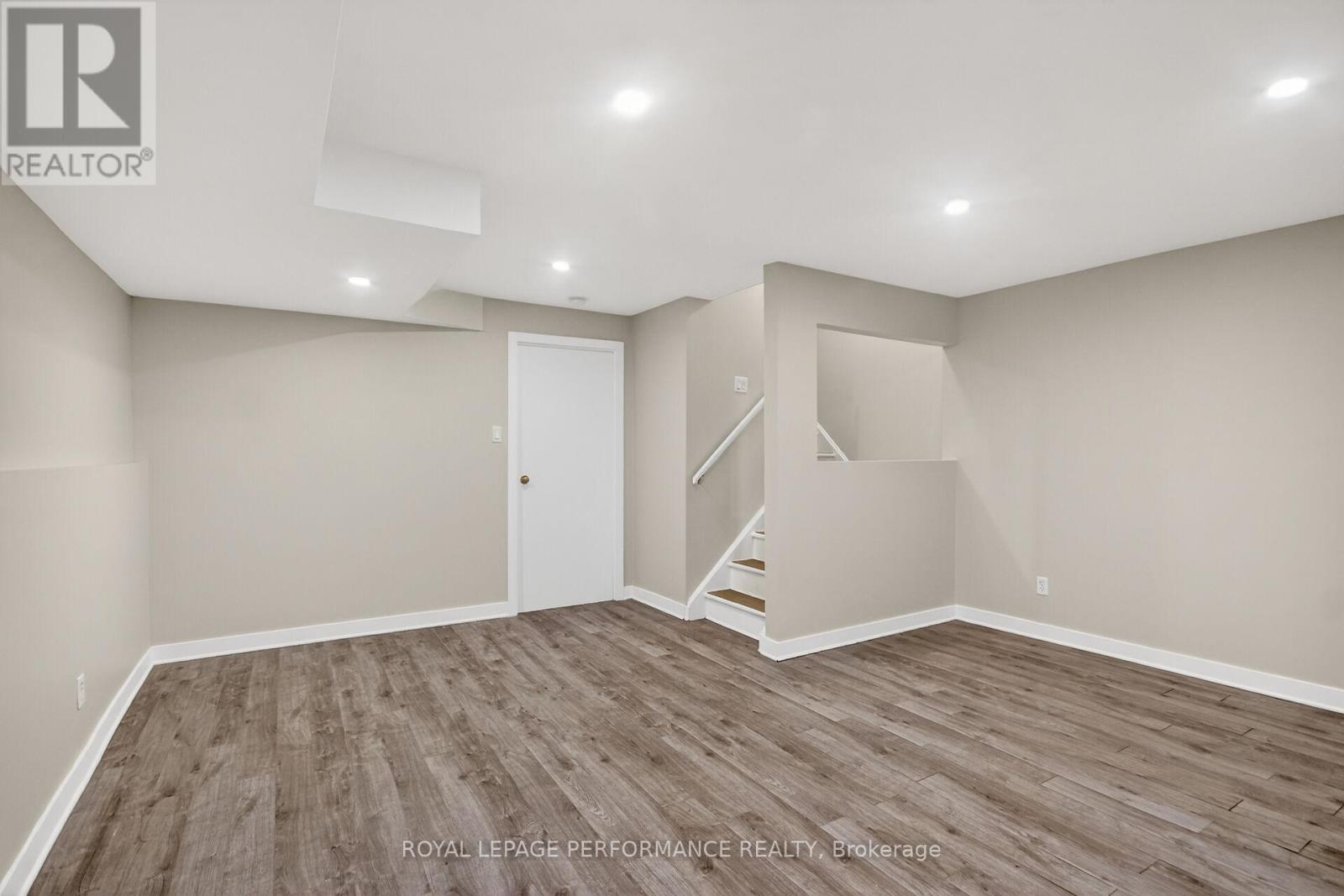 34 DIGNARD STREET - 32
