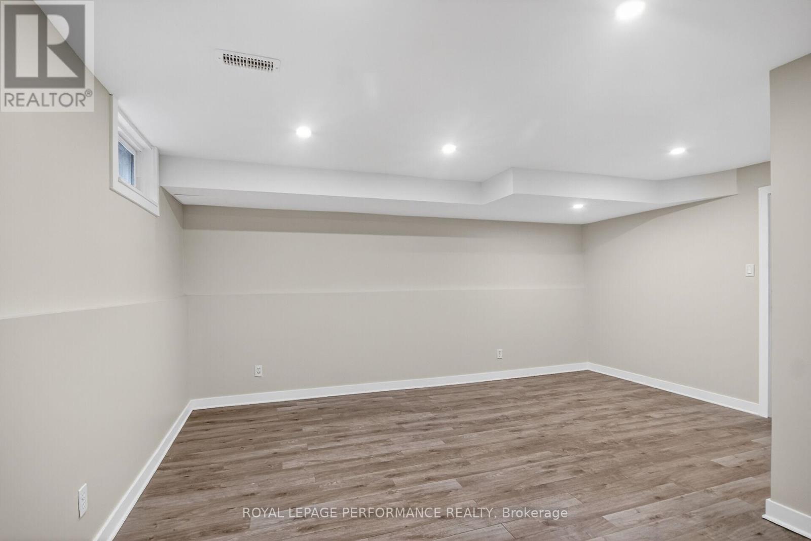 34 DIGNARD STREET - 33
