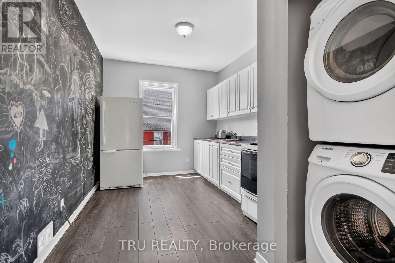 45 BELL STREET N - Image 10