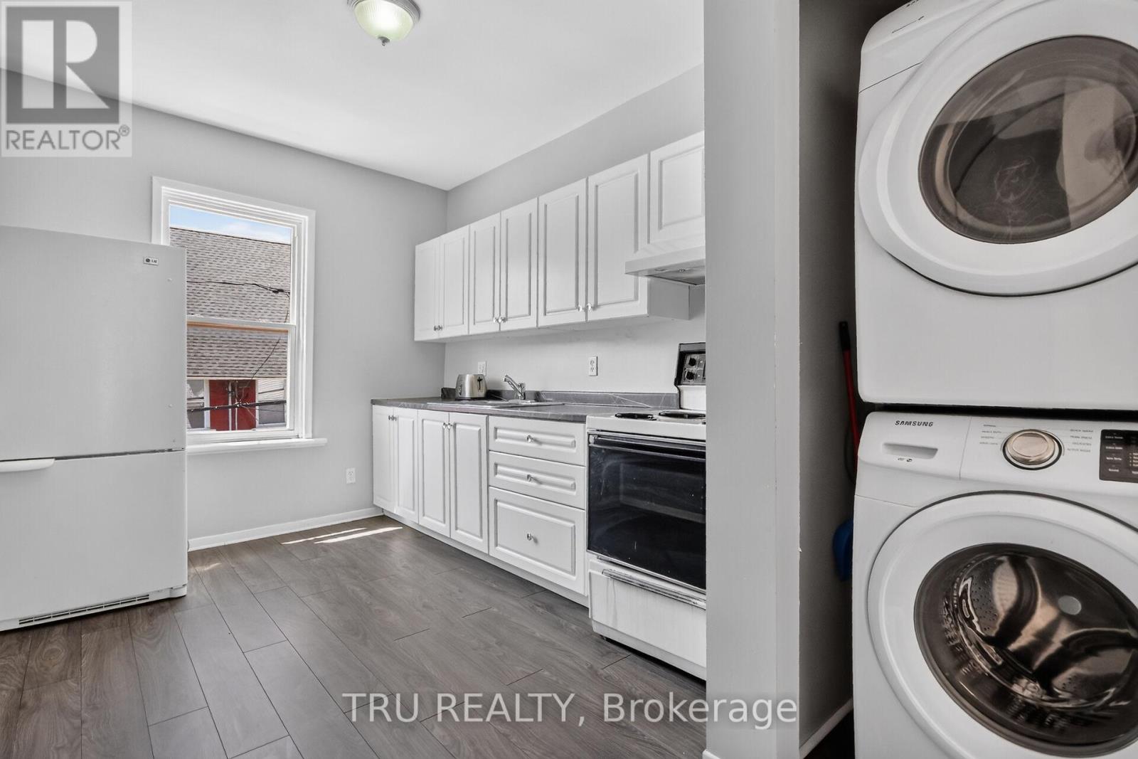 45 BELL STREET N - Image 13