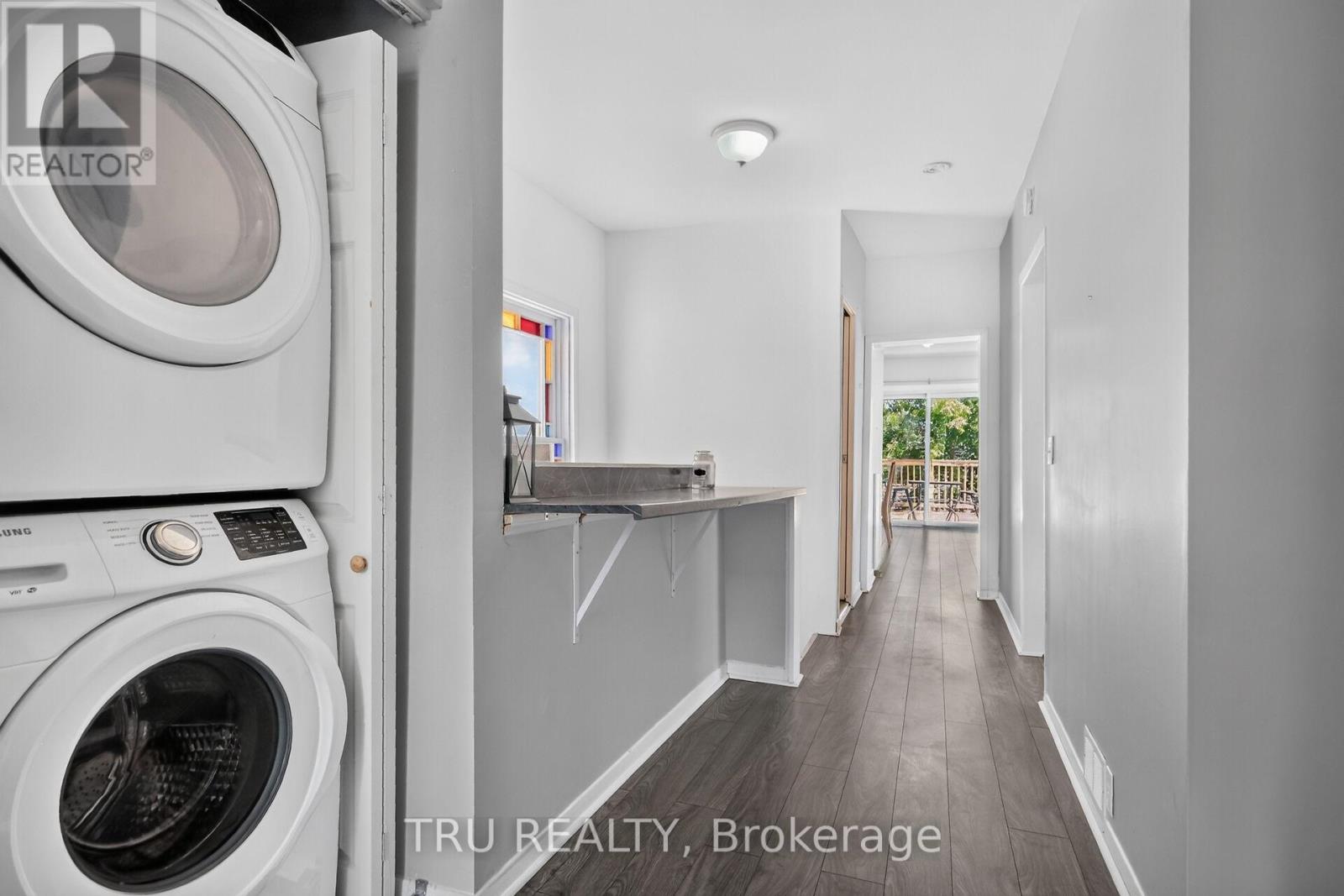 45 BELL STREET N - Image 14