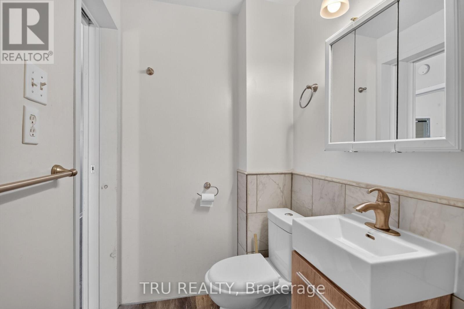 45 BELL STREET N - Image 17