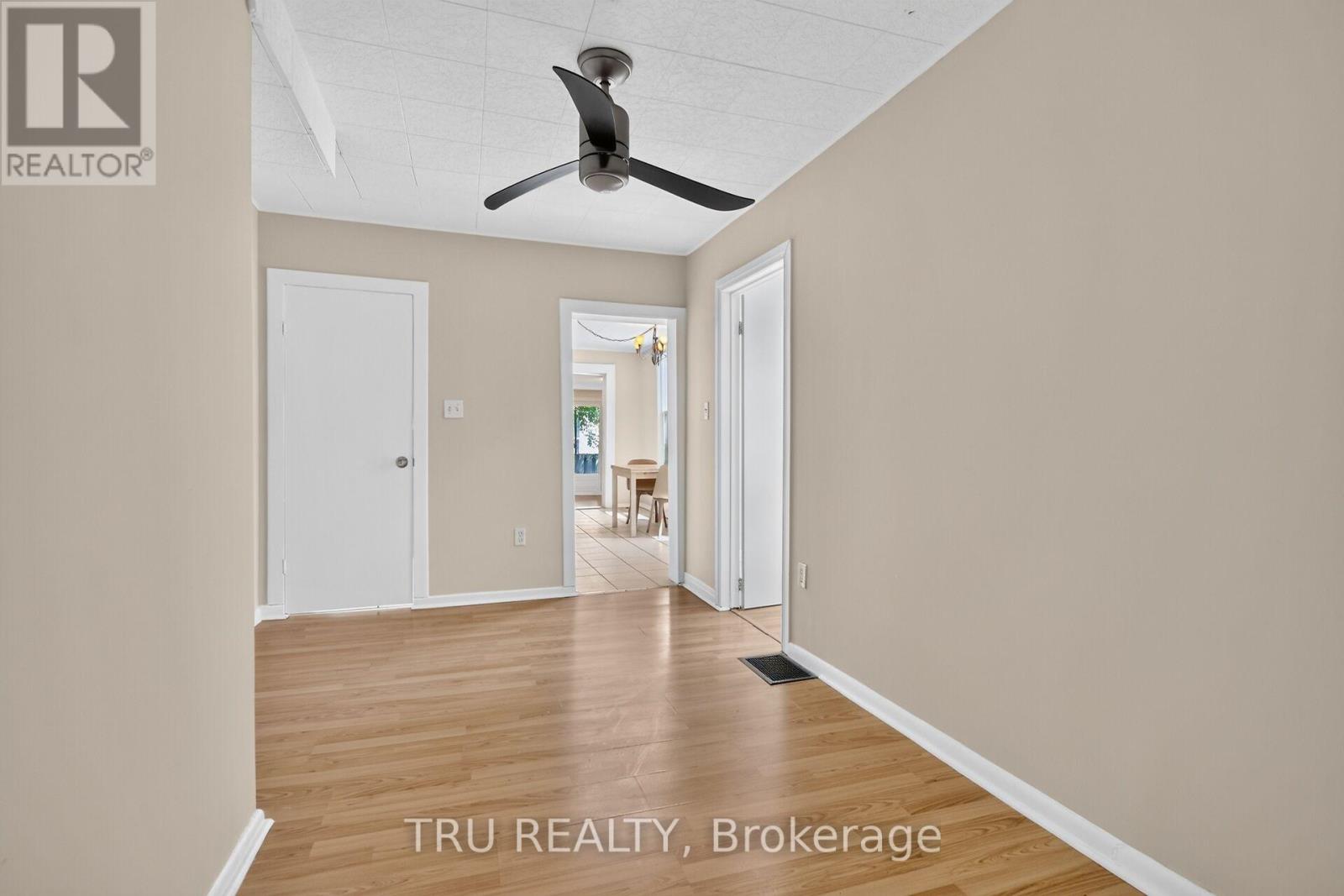45 BELL STREET N - Image 19