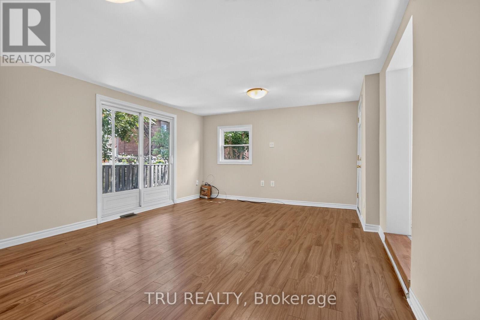 45 BELL STREET N - Image 27