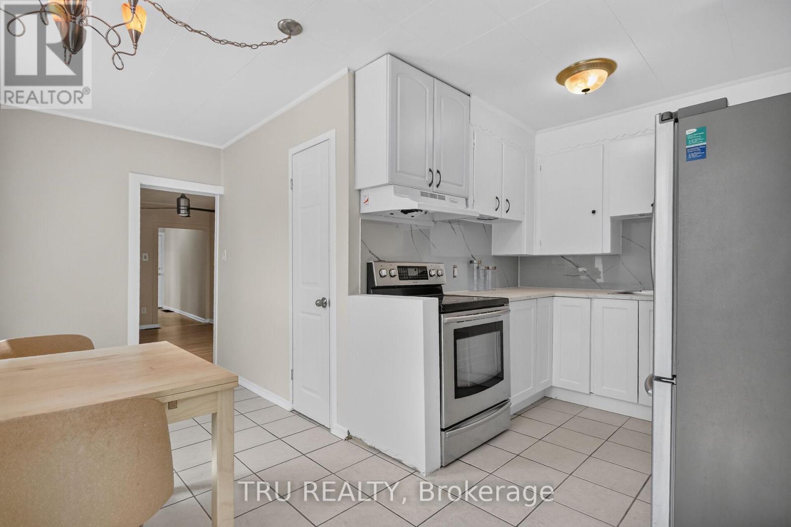 45 BELL STREET N - Image 28