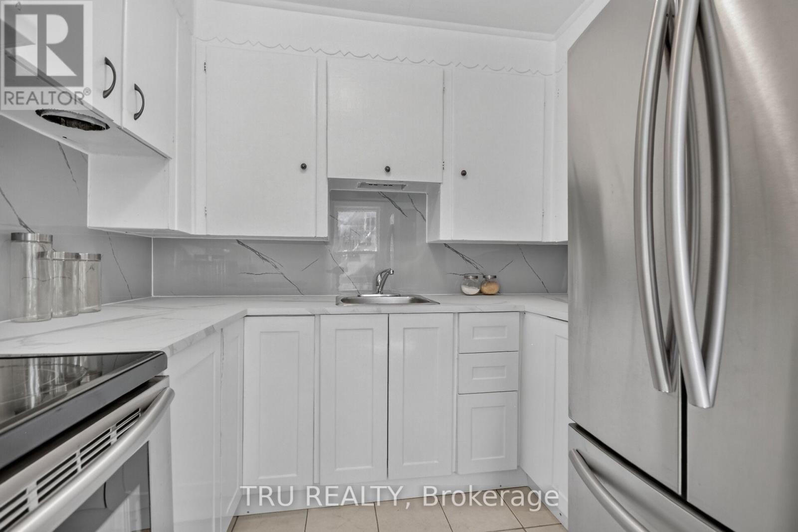 45 BELL STREET N - Image 30