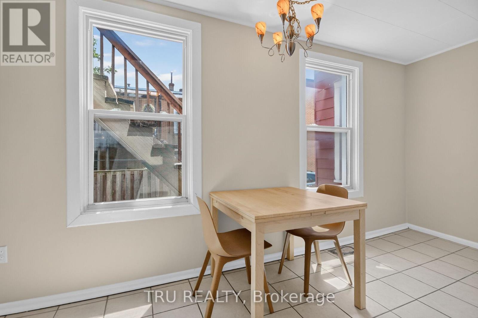 45 BELL STREET N - Image 34
