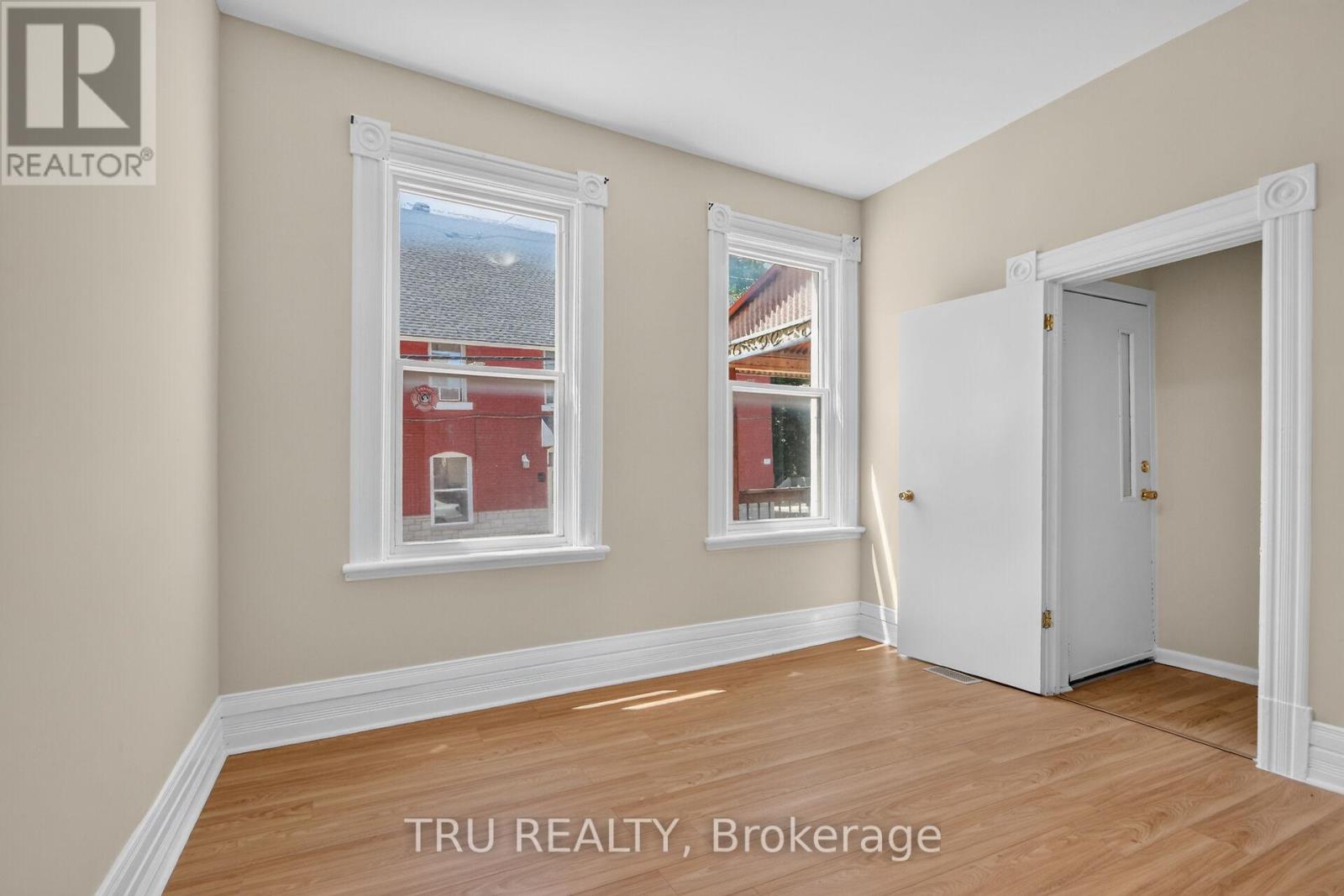 45 BELL STREET N - Image 35