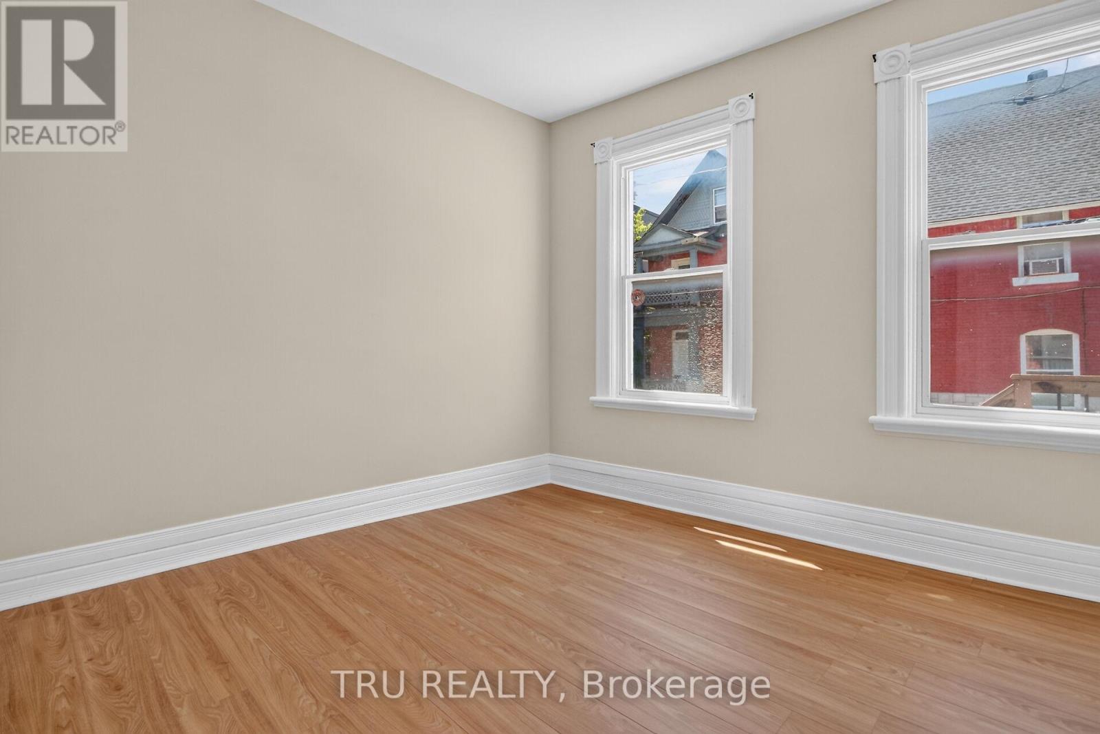 45 BELL STREET N - Image 36