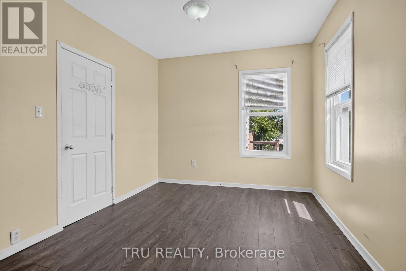 45 BELL STREET N - Image 42