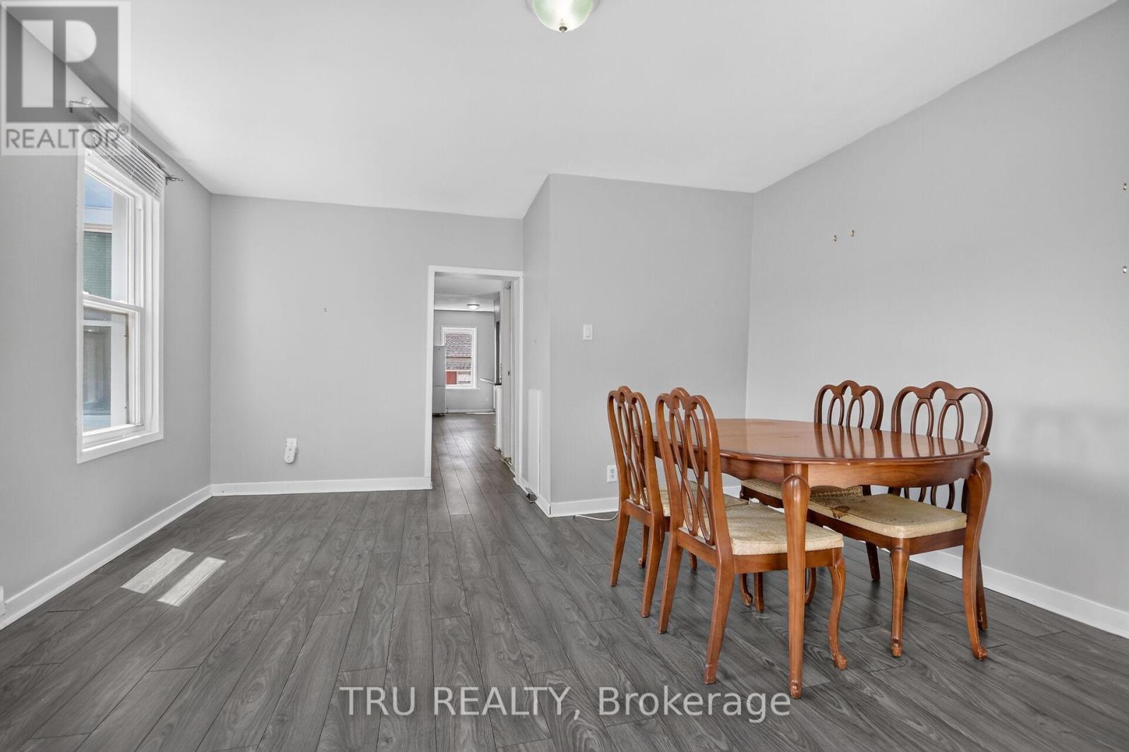 45 BELL STREET N - Image 8