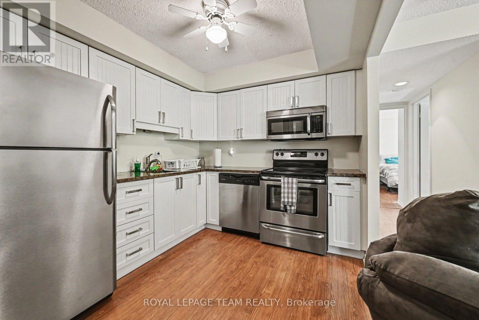 #404 199 KENT STREET - 15